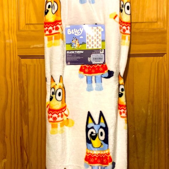 Bluey and Bingo Christmas Sweater Blanket Throw 50”x70” NWT - Picture 2 of 3